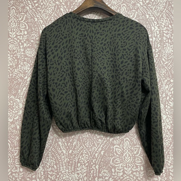 Zara Trafaluc Green Leopard Print Cropped Swestshirt - Picture 2 of 3